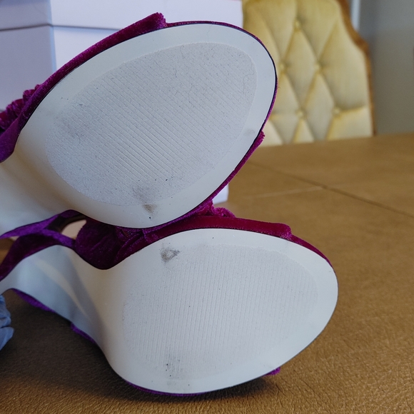 Velvet Ruffled Booties - Picture 11 of 15